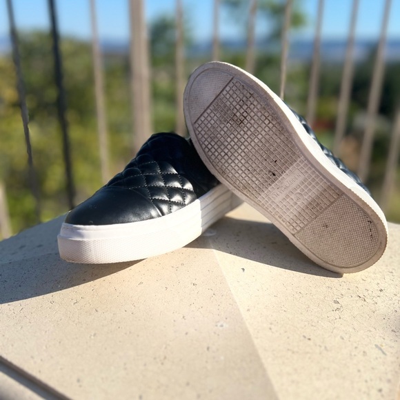Steve Madden platform JLuma slip on Size 4 Girls BLACK. - Picture 3 of 6